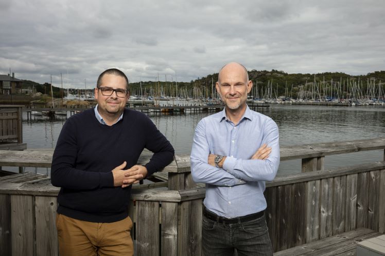 Northern Offshore Services har meget passende kontor helt ned til havnen, og flere af medarbejderne pendler da også med båd til arbejde fra øerne i skærgården.