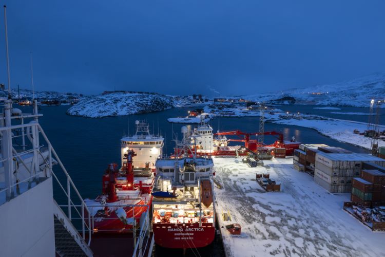 Four of Royal Arctic Lines vessels were located together with the Tukuma in the new part of the port of Nuuk.